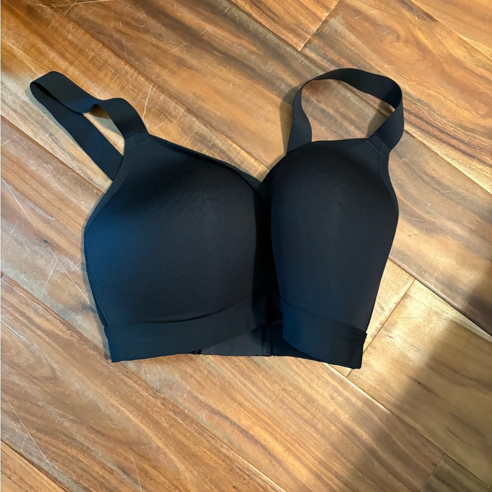 Smooth Wireless Black Everyday Bra by